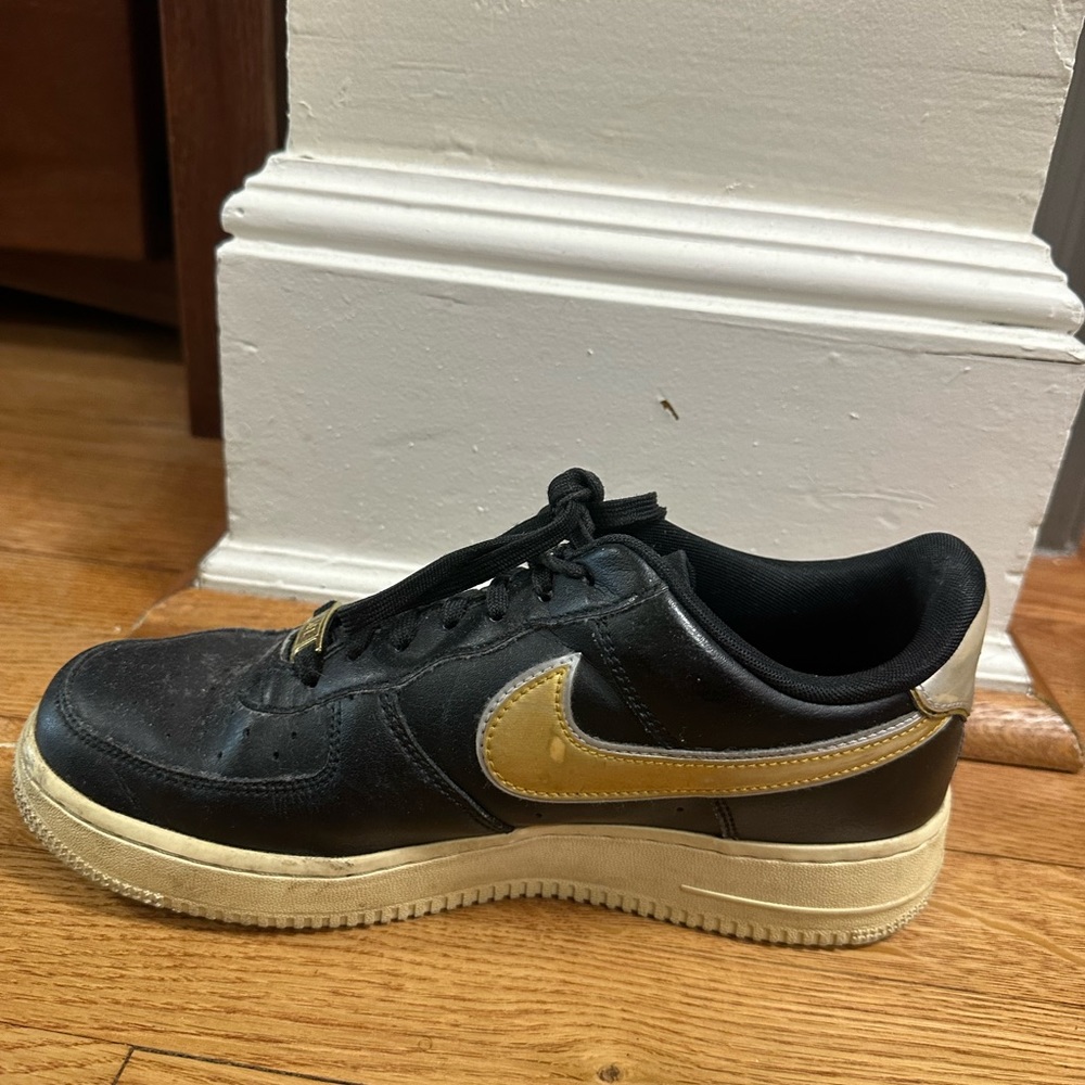 Airforce 1s dual color shoes size 8.5